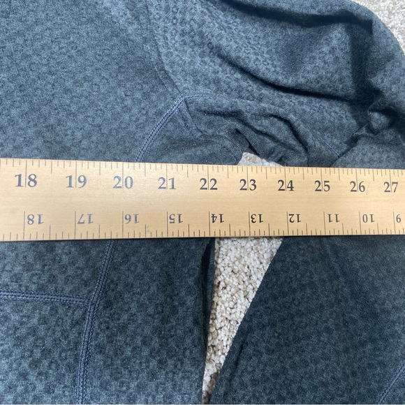 Vuori Jacket Mens Large Gray Geo Performance Fleece Zip Up Lightweight Athletic - Picture 4 of 7